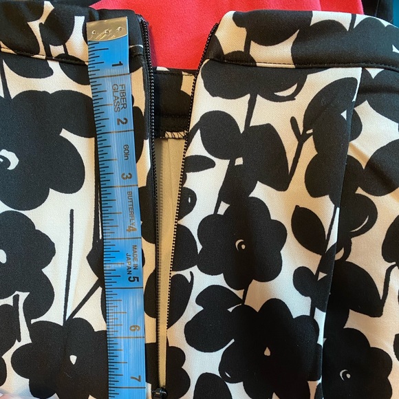 CITY CHIC Black and white flared flower skirt, Size 20 - Picture 7 of 8